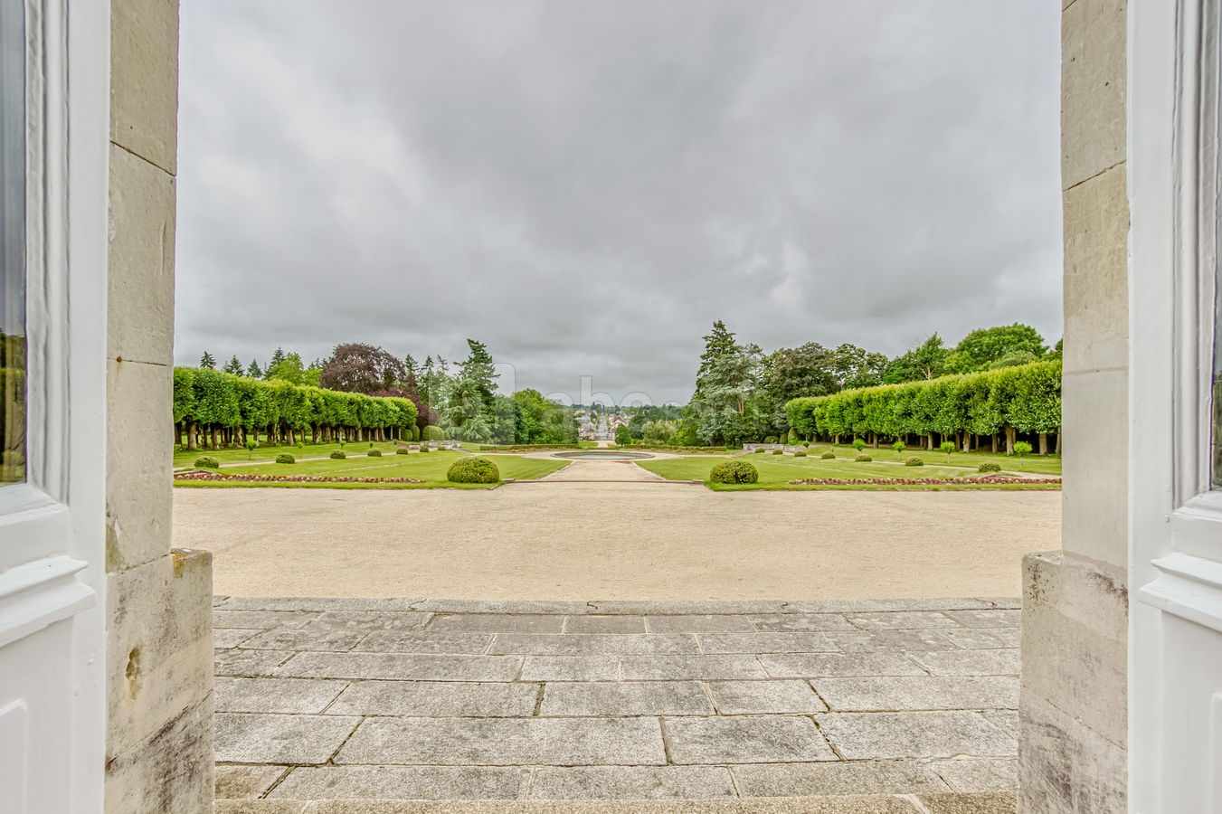 les anciennes écuries du château