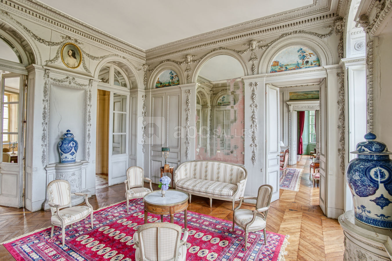 les anciennes écuries du château